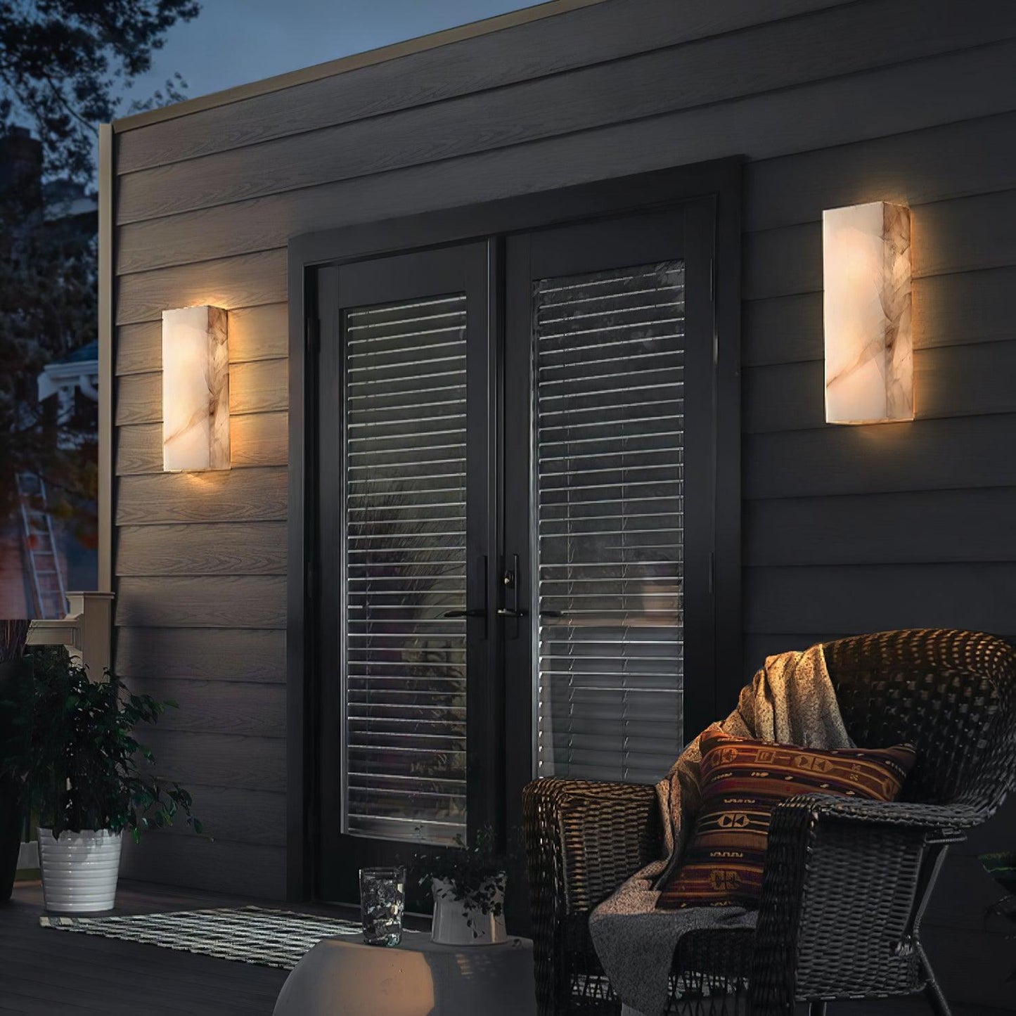 AlabasterGlow | Elegancki Nowoczesny Kinkiet Zewnętrzny LED IP65