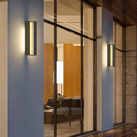 AquaLuxe | Elegantny Metalowy Kinkiet Zewnętrzny LED do Ogrodu