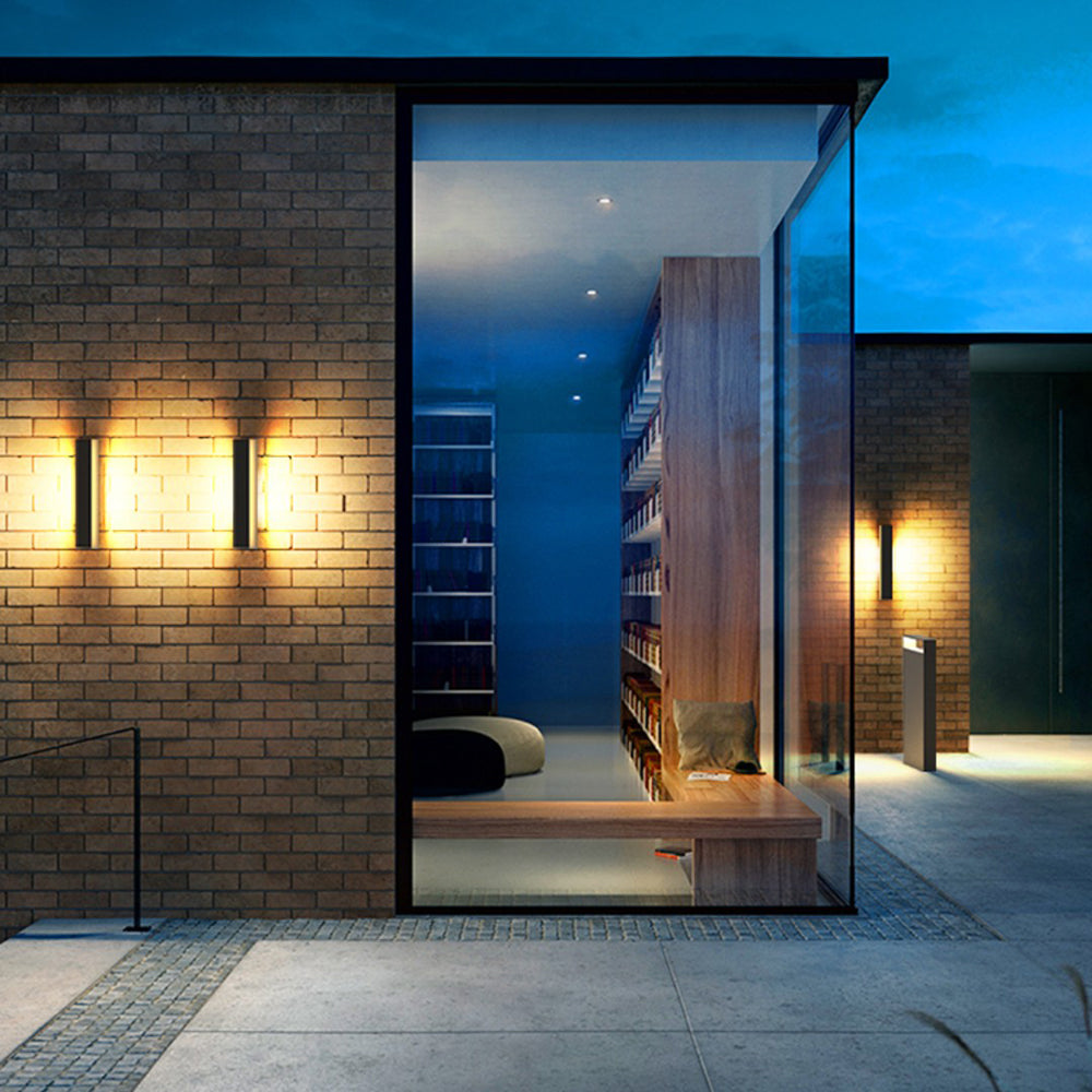 AquaLuxe | Elegantny Metalowy Kinkiet Zewnętrzny LED do Ogrodu