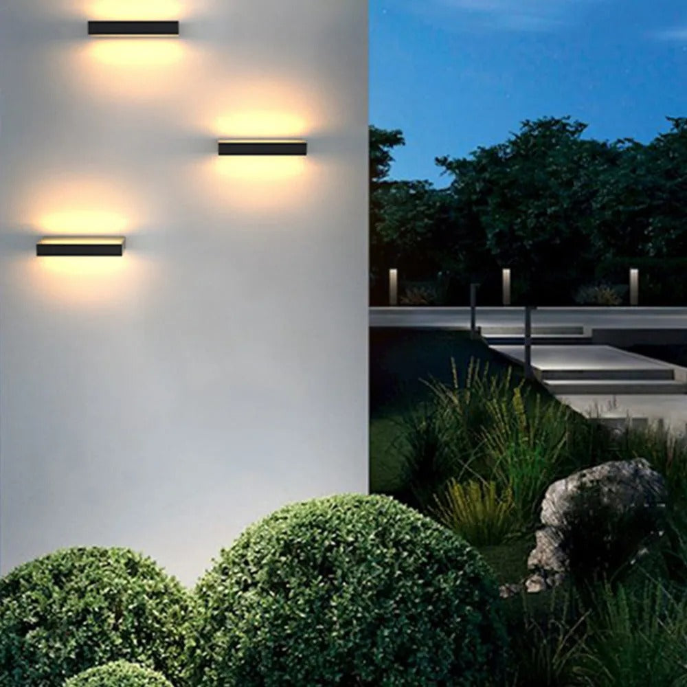 AquaLuxe | Elegantny Metalowy Kinkiet Zewnętrzny LED do Ogrodu