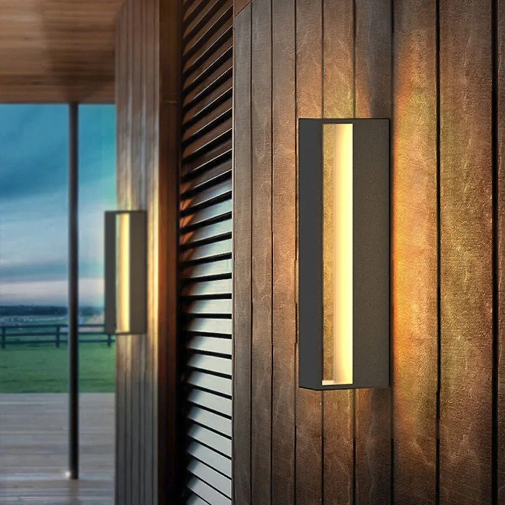 AquaLuxe | Elegantny Metalowy Kinkiet Zewnętrzny LED do Ogrodu