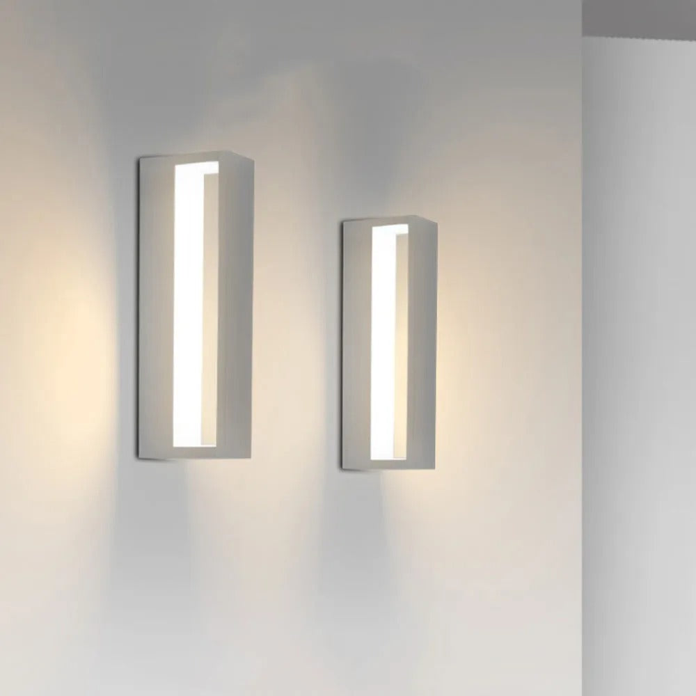 AquaLuxe | Elegantny Metalowy Kinkiet Zewnętrzny LED do Ogrodu