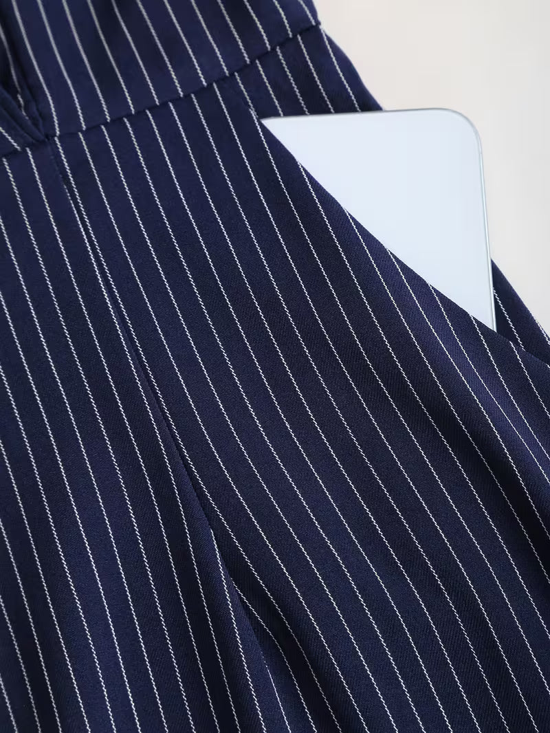 Kobieta Ołówkowa Sukienka Midi w Paski | Elegancka z Otwartymi Klapami na Każdą Okazję