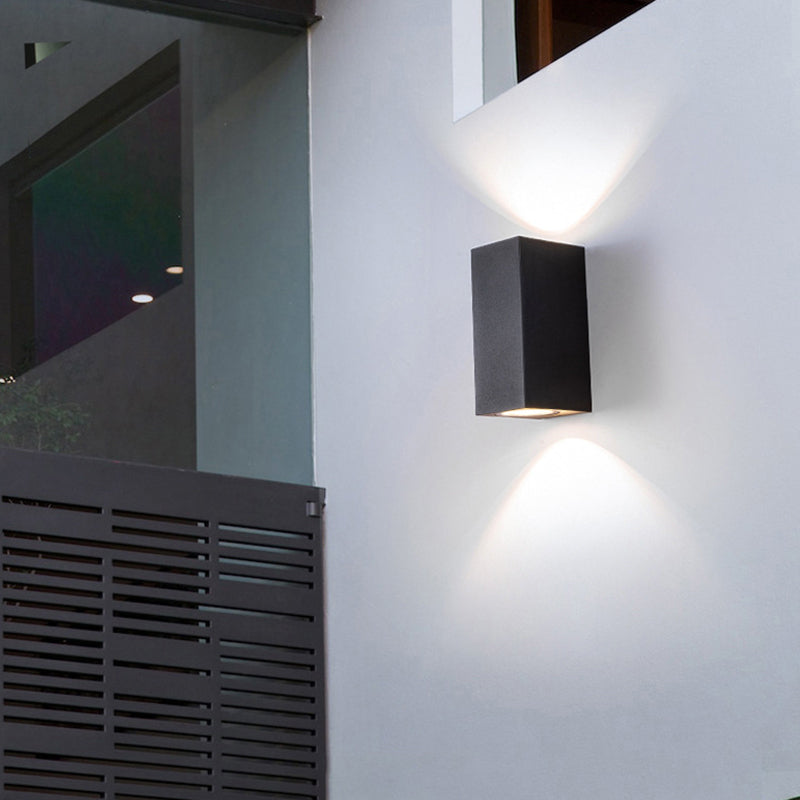 Lumenor | Elegancki Metalowy Kinkiet LED do Ogrodu i Korytarza