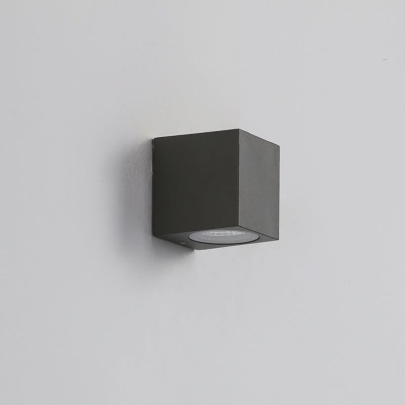 Lumenor | Elegancki Metalowy Kinkiet LED do Ogrodu i Korytarza