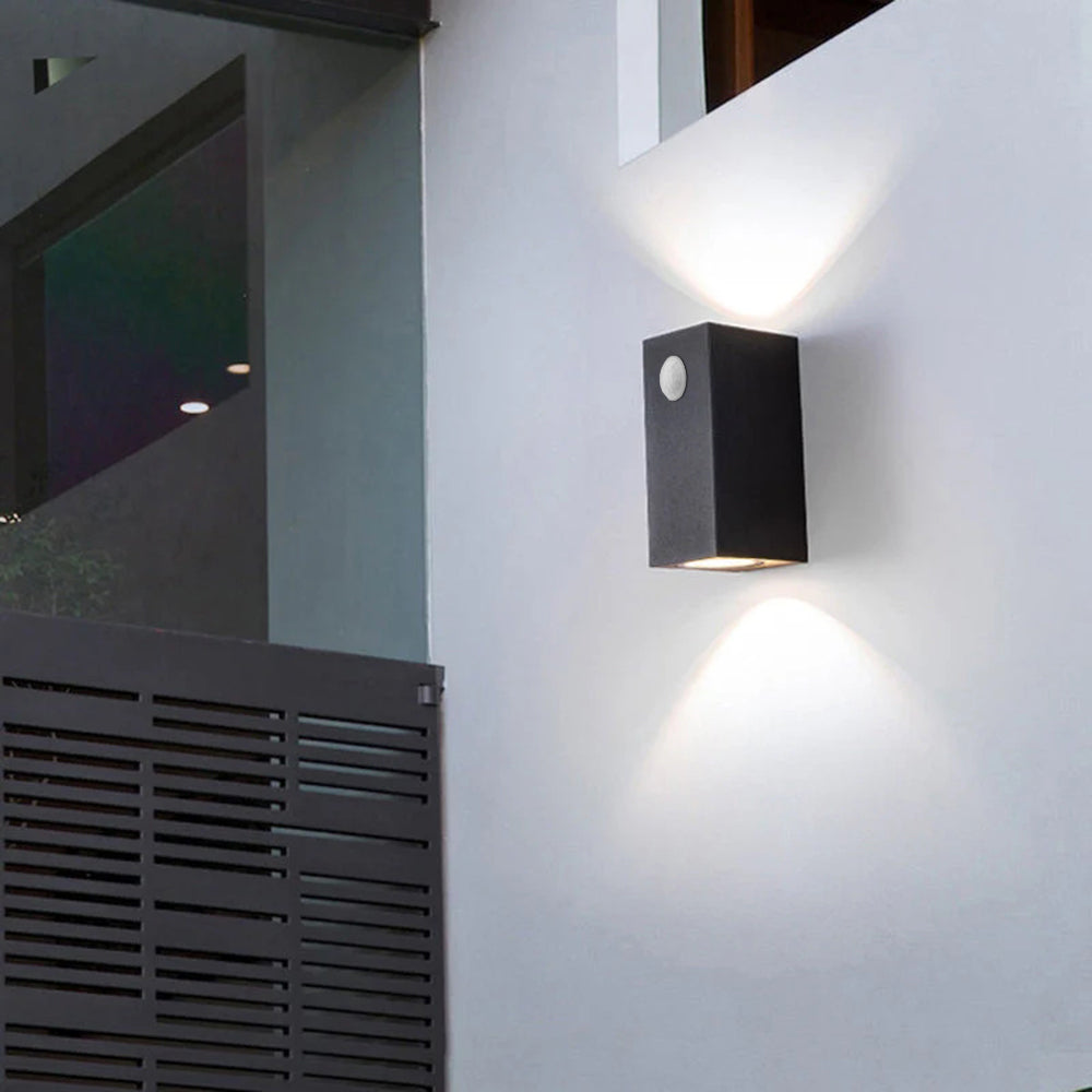 Lumenor | Elegancki Metalowy Kinkiet LED do Ogrodu i Korytarza