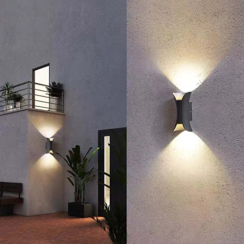 Luminara | Elegantny Metalowy Kinkiet Zewnętrzny LED do Ogrodu