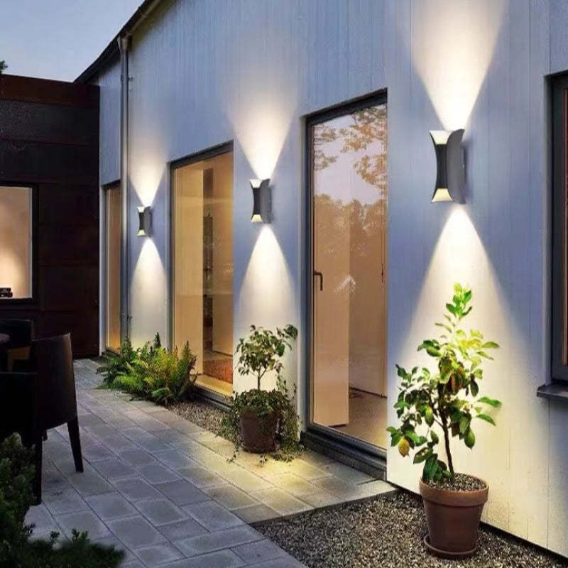 Luminara | Elegantny Metalowy Kinkiet Zewnętrzny LED do Ogrodu