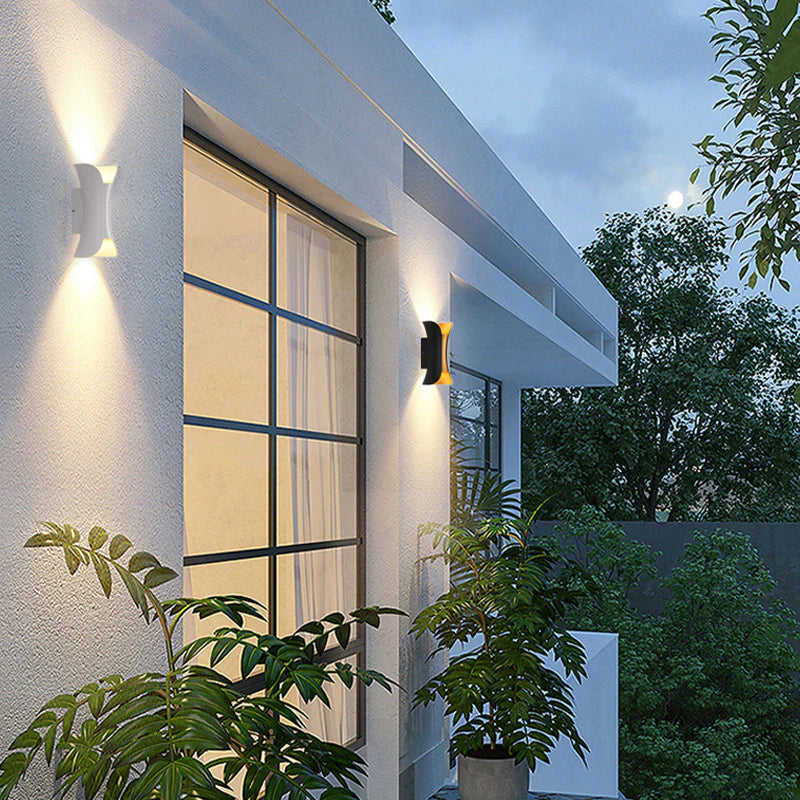 Luminara | Elegantny Metalowy Kinkiet Zewnętrzny LED do Ogrodu