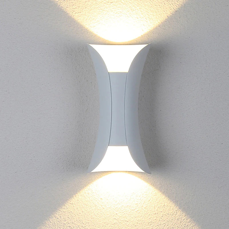 Luminara | Elegantny Metalowy Kinkiet Zewnętrzny LED do Ogrodu