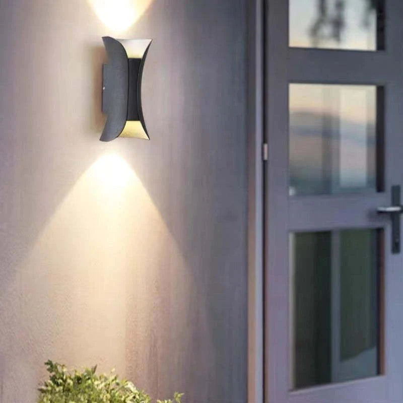 Luminara | Elegantny Metalowy Kinkiet Zewnętrzny LED do Ogrodu