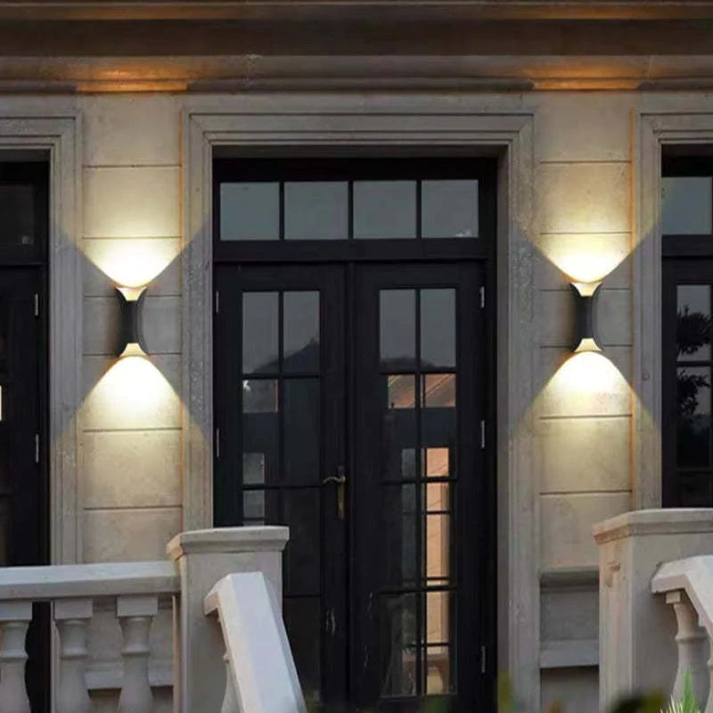 Luminara | Elegantny Metalowy Kinkiet Zewnętrzny LED do Ogrodu