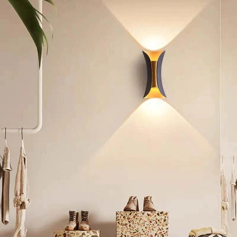 Luminara | Elegantny Metalowy Kinkiet Zewnętrzny LED do Ogrodu