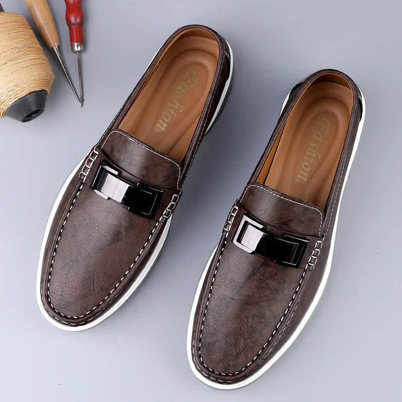 Męskie Skórzane Mokasyny | Eleganckie Wsuwane Buty z Metalowym Detalem