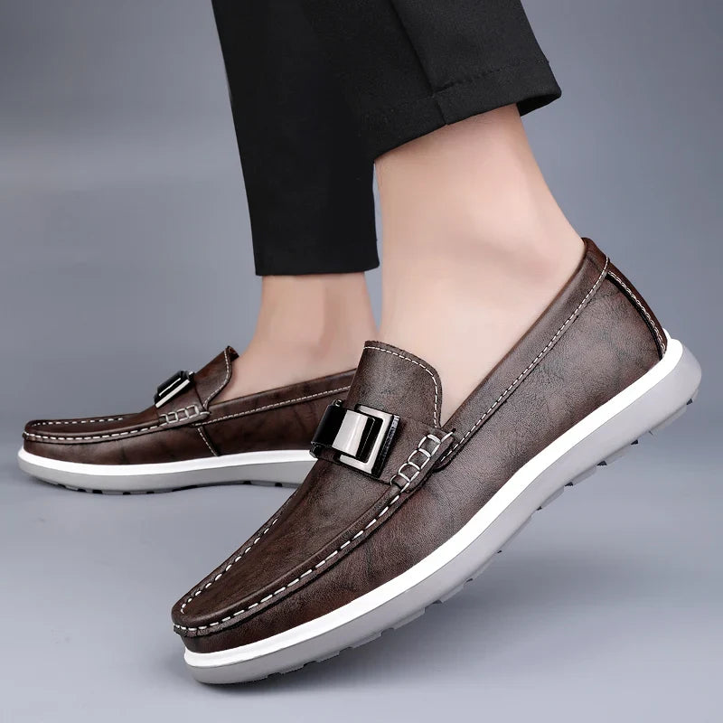 Męskie Skórzane Mokasyny | Eleganckie Wsuwane Buty z Metalowym Detalem