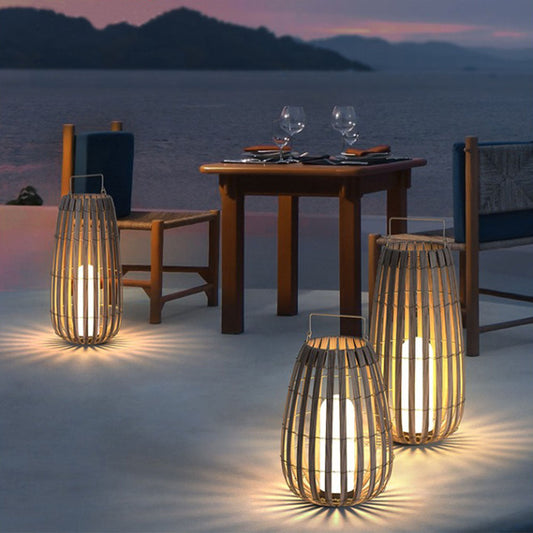 RayVintage | Elegancka Drewniana Lampa Ogrodowa z Naturalnym Urokiem