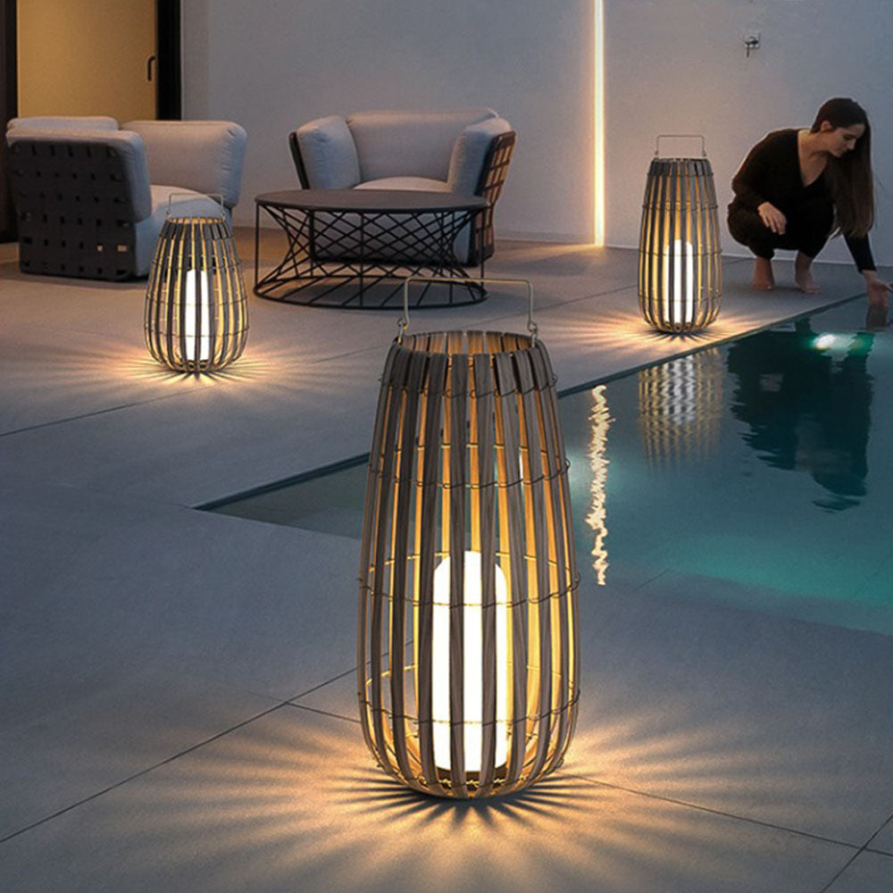 RayVintage | Elegancka Drewniana Lampa Ogrodowa z Naturalnym Urokiem