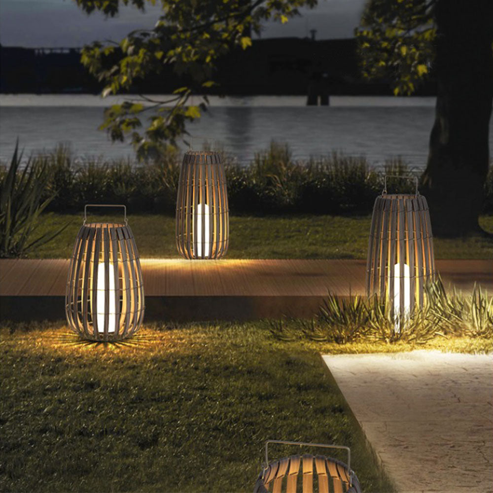 RayVintage | Elegancka Drewniana Lampa Ogrodowa z Naturalnym Urokiem