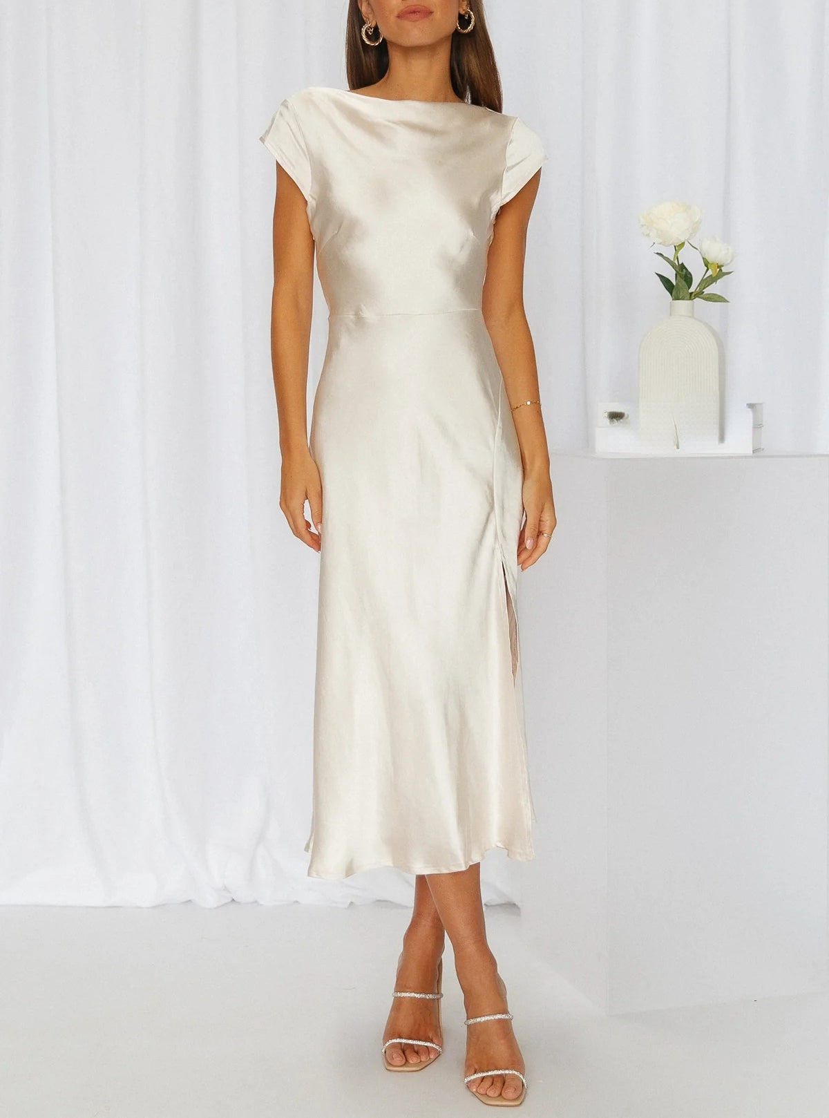 Sukienka Midi z Gładkiego Materiału | Elegancka Sukienka Koktajlowa na Wesele z Wycięciem na Plecach